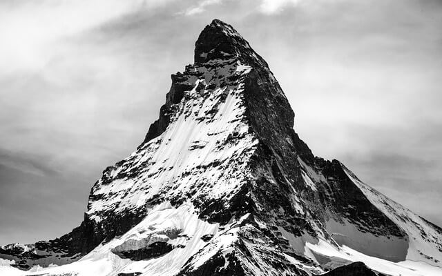 Szczyt góry jako symbol wyzwania do pokonania