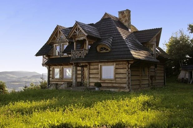drewniany dom w górach