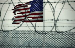 Flaga amerykańska w więzieniu