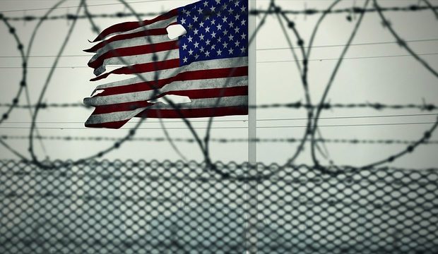 Flaga amerykańska w więzieniu